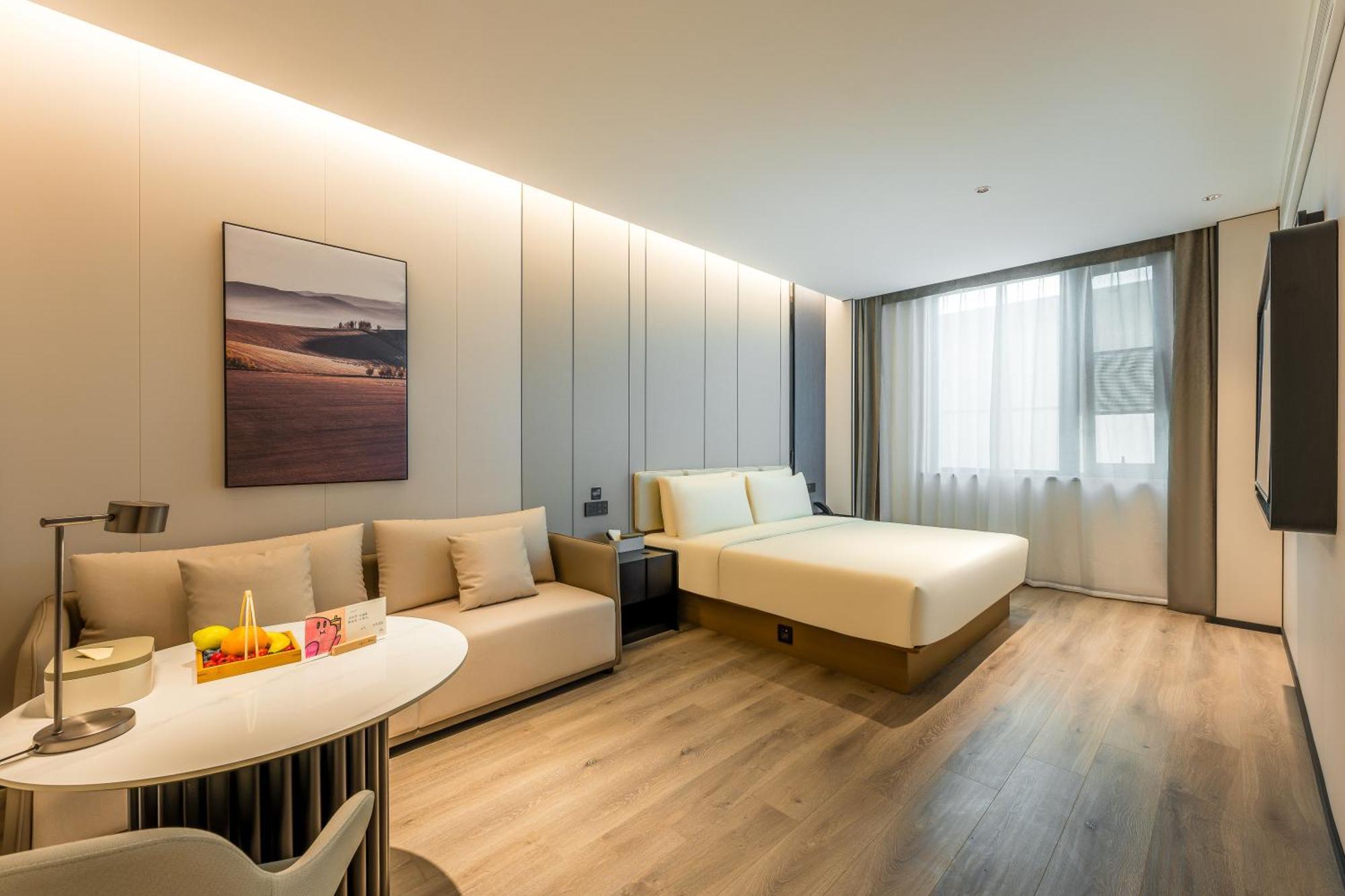 Hotel Atour South Railway Station North Square 4*