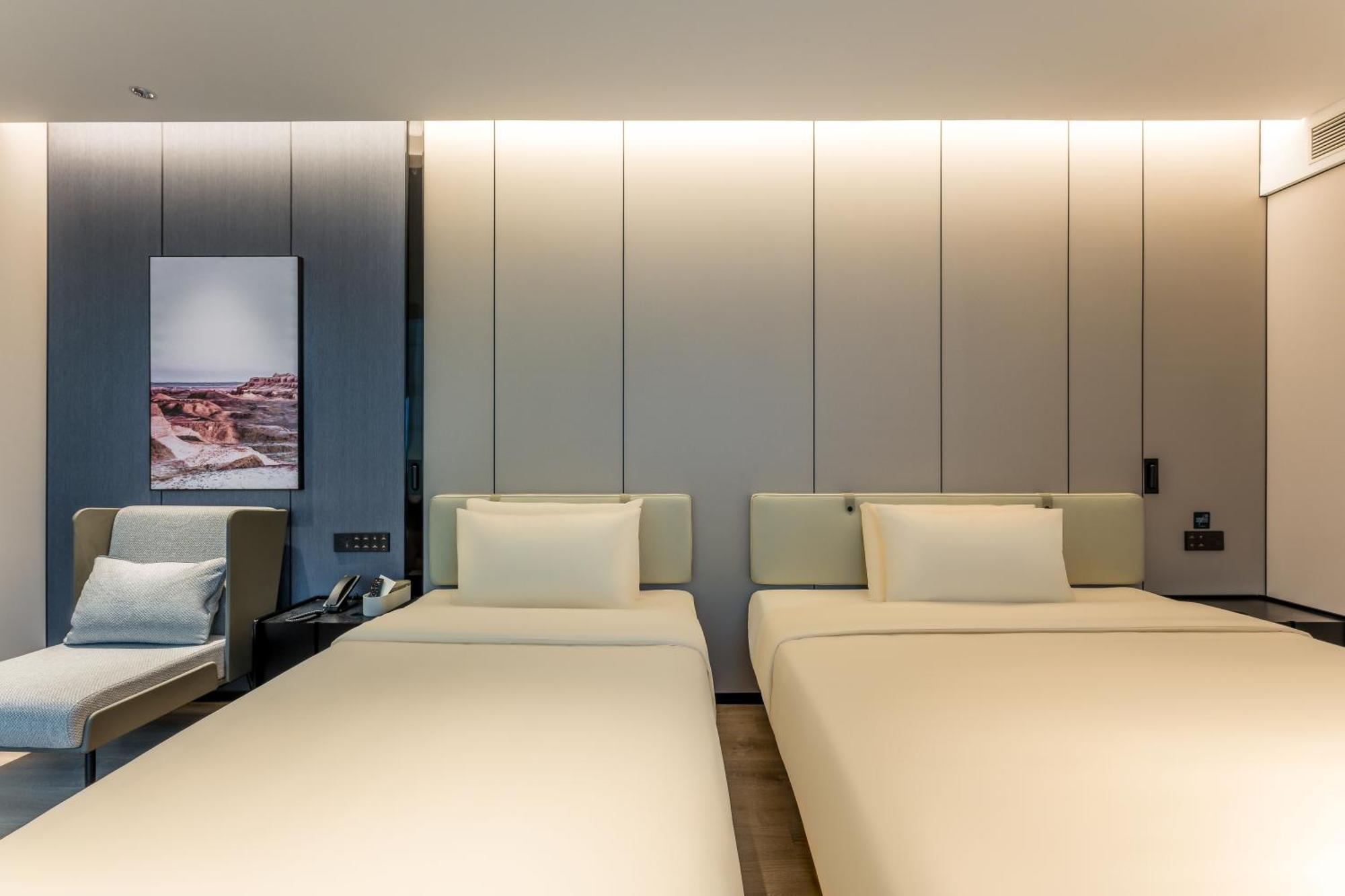Atour South Railway Station North Square Khách sạn 4*