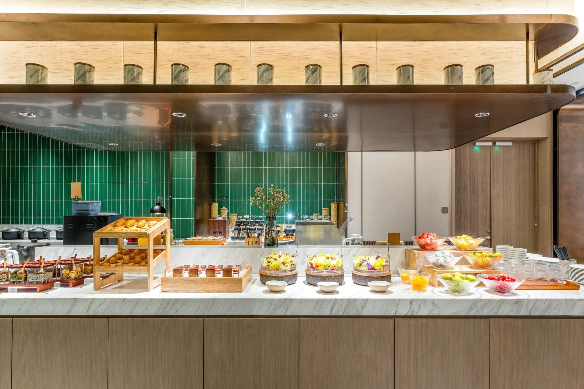 Atour South Railway Station North Square 4*