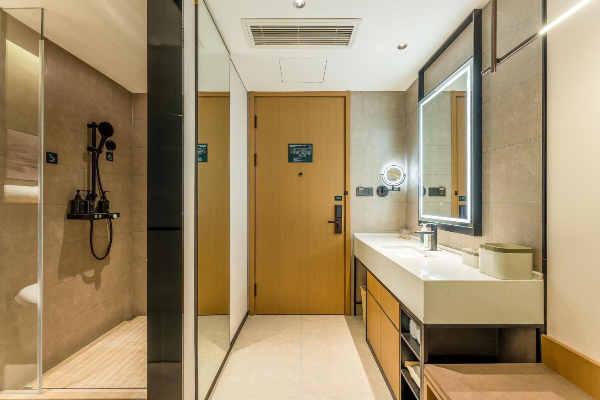 Atour South Railway Station North Square Khách sạn 4*