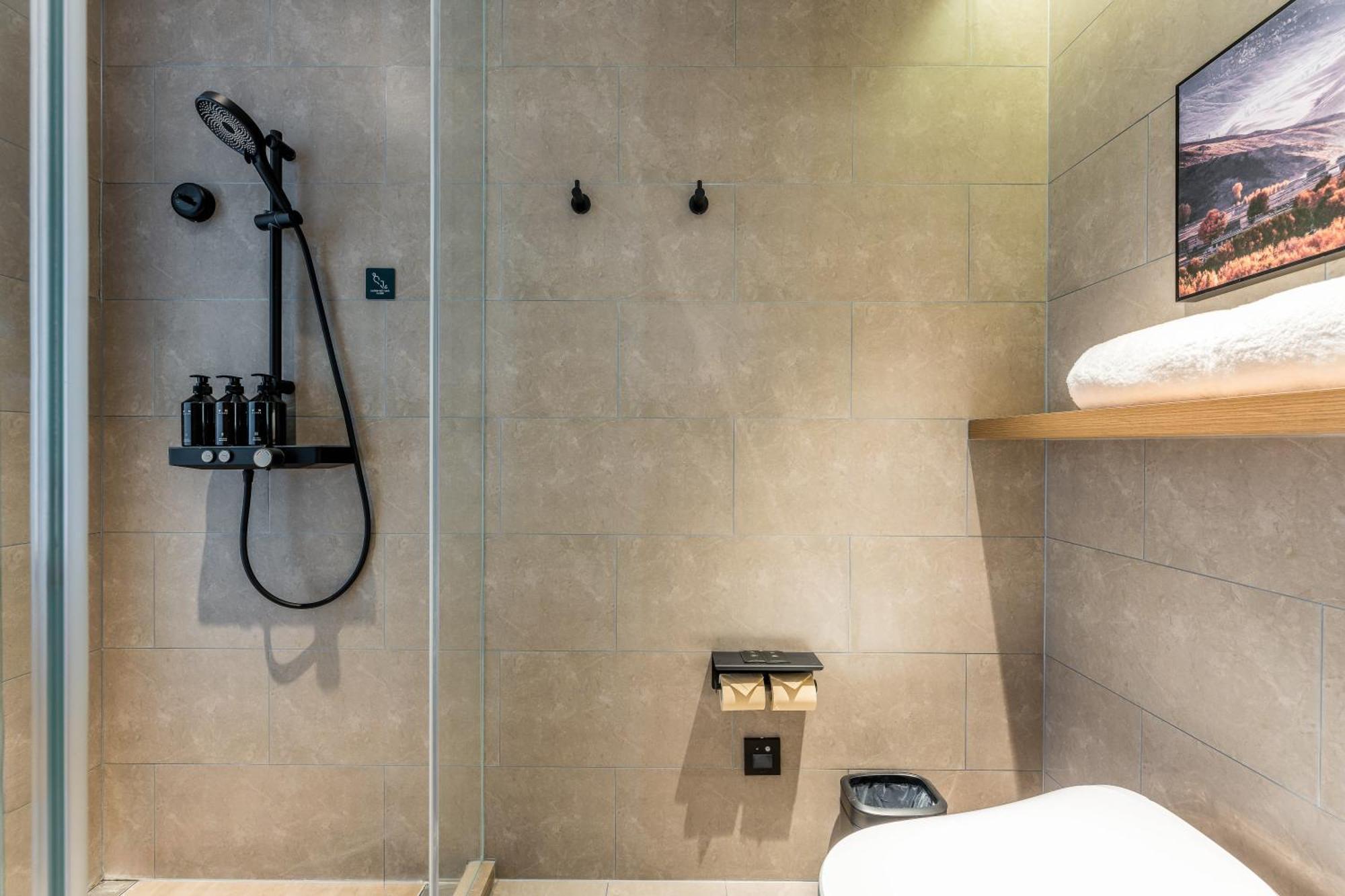 Atour South Railway Station North Square Khách sạn 4*